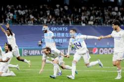 AYX SPORTS_皇家马德里在比赛中获得悬殊胜利，士气高涨