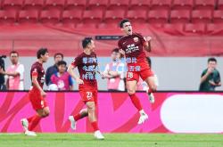 爱游戏平台-上海德比今晚上演，胜者能否保持领先？