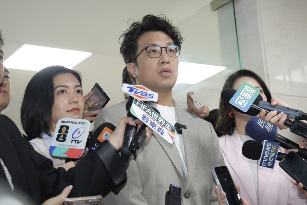 爱游戏体育